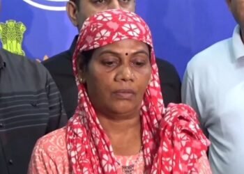 सो रहा था बच्चा, महिला आई और अपहरण कर चल दी, CCTV में कैद हुई घटना