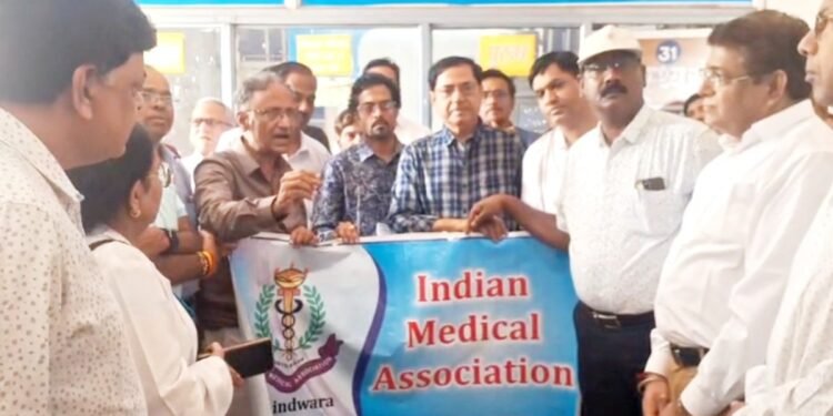 40 साल से प्रैक्टिस कर रहे डॉक्टर को बनाया जा रहा बलि का बकरा, IMA का फूटा गुस्सा, कहा- गलती सिरप बनाने वाली कंपनी की है