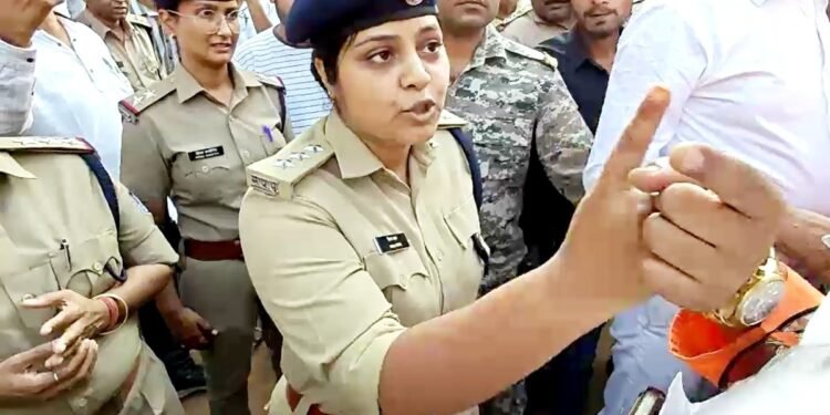 ‘जय जय श्रीराम, जय जय श्रीराम…और कुछ’, ग्वालियर में मुस्लिम CSP हिना खान को क्यों लगाने पड़े धार्मिक नारे?