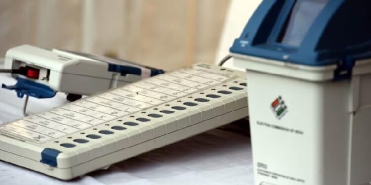 बिहार चुनाव: मतदान के लिए EVM-VVPAT की पहली रिहर्सल पूरा, अब स्ट्रांग रूम में रखी गईं सभी मशीनें