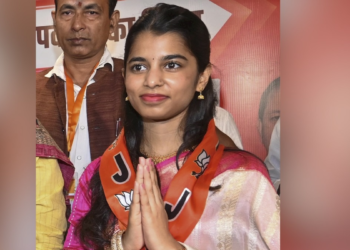 मैथिली ठाकुर का अलीनगर सीट से चुनाव जीतना क्यों नहीं है आसान, ये तीन समीकरण होंगे निर्णायक?