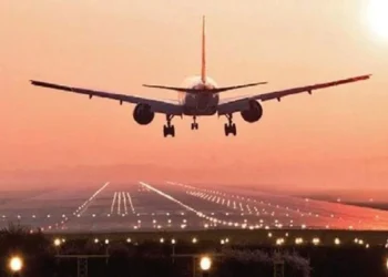 ब्रसेल्स से अमेरिका जा रहे हेगसेथ के विमान की खिड़की के शीशे में दरार, उड़ान को ब्रिटेन भेजा गया