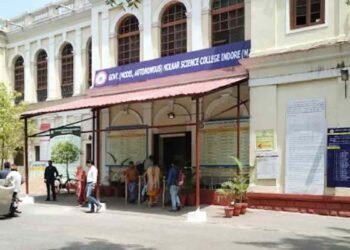 इंदौर: एग्जाम रुकवाने के लिए फैलाई प्रिंसिपल की मौत की खबर, दो छात्रों के खिलाफ FIR