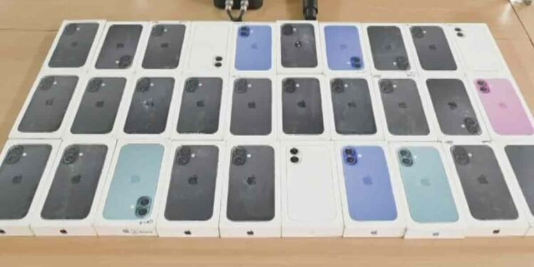 अलवर: Flipkart ट्रक से महंगे फोन चोरी करने वाले अंतरराष्ट्रीय गैंग के 7 आरोपियों को गिरफ्तार, 226 मोबाइल बरामद