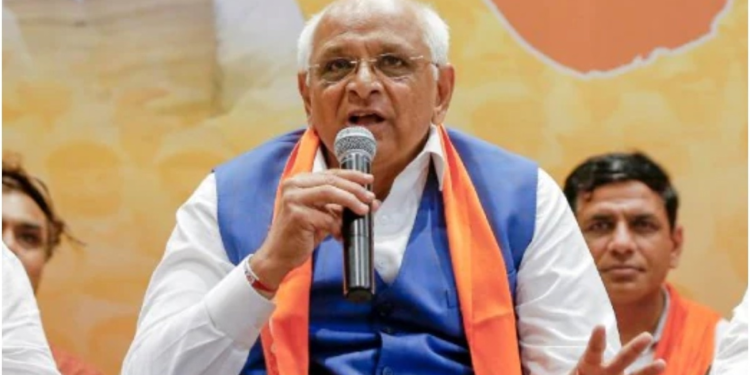 गुजरात में CM को छोड़कर सभी मंत्रियों के इस्तीफे, कल होगा नई कैबिनेट का गठन