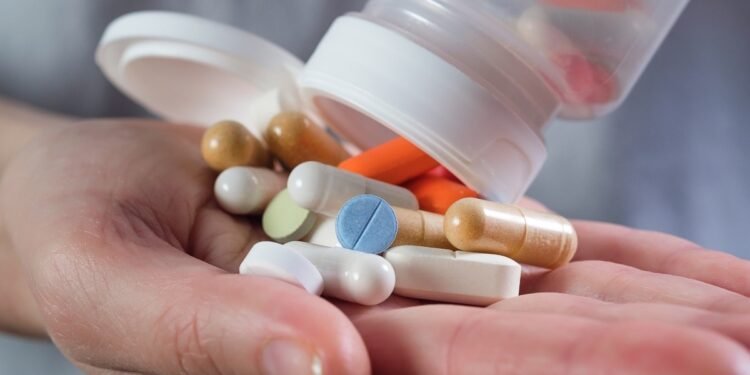 कफ सिरप कांड के बाद एक और कहानी… अब बच्चे की दवा में मिले कीड़े! ग्वालियर के अस्पताल में पूरा स्टॉक सील