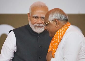 गुजरात में बीजेपी की सियासी सर्जरी या प्रयोग? चुनावी साल में क्यों बदल गई पूरी कैबिनेट, 5 पॉइंट्स