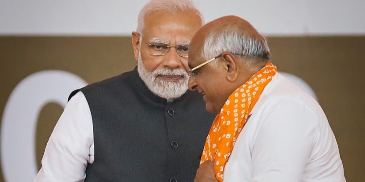गुजरात में बीजेपी की सियासी सर्जरी या प्रयोग? चुनावी साल में क्यों बदल गई पूरी कैबिनेट, 5 पॉइंट्स