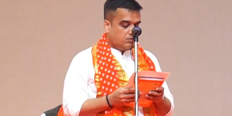 युवा चेहरा, हीरा व्यापारी… कौन हैं हर्ष सांघवी, जिन्हें बीजेपी ने भूपेंद्र सरकार में बनाया डिप्टी सीएम