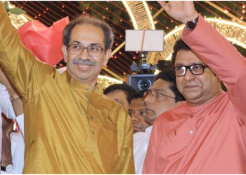 शिवाजी पार्क में हुआ ठाकरे परिवार का ‘पुनर्मिलन’, उद्धव और राज ने साथ जलाए दीये, गठबंधन की अटकलें तेज