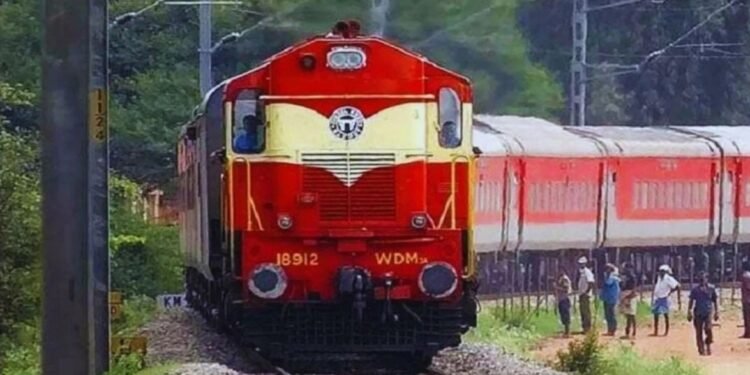 ’12 लोग घुसे हैं, काले कपड़ों में…’, सीट नहीं मिलने पर दो भाइयों ने फैलाई थी ट्रेन में बम की अफवाह