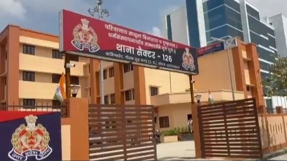 फाइव स्टार होटल, 2 करोड़ की शादी और अवैध संबंध, नोएडा के IPS के खिलाफ थाने पहुंची पत्नी