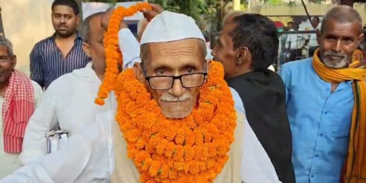 72 साल के किसान ने भरा नामांकन, बोले- समस्याओं से तंग आ गया हूं, अब खुद समाधान करूंगा