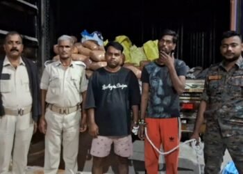 HR नंबर के कंटेनर में छिपा रखा था नशे का जखीरा… मुजफ्फरपुर में उत्पाद विभाग ने बरामद की सबसे बड़ी गांजा खेप, 2 गिरफ्तार