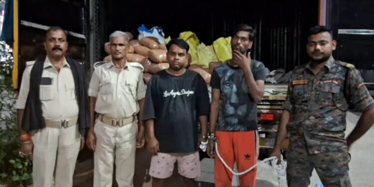 HR नंबर के कंटेनर में छिपा रखा था नशे का जखीरा… मुजफ्फरपुर में उत्पाद विभाग ने बरामद की सबसे बड़ी गांजा खेप, 2 गिरफ्तार