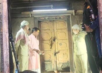 आधी सदी से बंद था बांके बिहारी मंदिर का विशेष कमरा… धनतेरस पर खुला ताला, जानें खजाने की क्या है कहानी