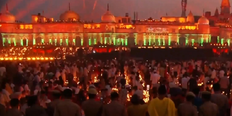 Ayodhya Deepotsav LIVE: राम की पैड़ी पर लेजर शो, दीपों की रोशनी में जगमगाते घाट, अयोध्या में मन रहा भव्य दीपोत्सव
