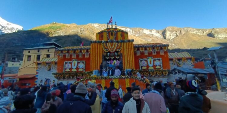 बद्रीनाथ धाम में दिवाली का भव्य उत्सव, श्रद्धालुओं का उमड़ा सैलाब, भक्तों ने सजाई आस्था की लहरें