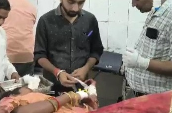 भांजे के प्यार में डूबी 2 बच्चों की मां ने छोड़ा घर, पुलिस चौकी पर काट ली कलाई