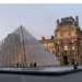 Louvre Museum में दिनदहाड़े चोरी: 7 मिनट में शाही गहने गायब, सुरक्षा पर उठे सवाल