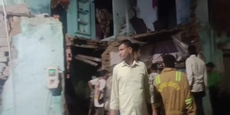 दीपावली पर बड़ा हादसा! सिलेंडर फटा तो ढह गया घर, 6 लोगों की हालत गंभीर