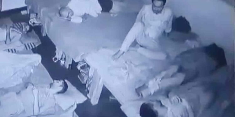 हाथ-पैर बांधे, फिर तकिये से दबा दिया मुंह… तड़पा-तड़पाकर नाश मुक्ति केंद्र में युवक का मर्डर, वारदात CCTV में कैद