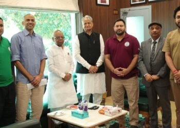…तो गहलोत सुलझाएंगे महागठबंधन की गांठ? पटना पहुंचते ही तेजस्वी के साथ बंद कमरे में हुई मीटिंग