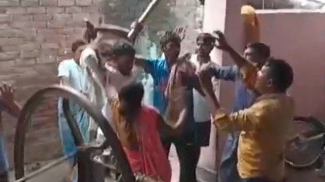 कौशांबी: पानी बहाने और जानवर बांधने को लेकर दो पक्षों में लाठी-डंडे चले, 12 के खिलाफ मुकदमा