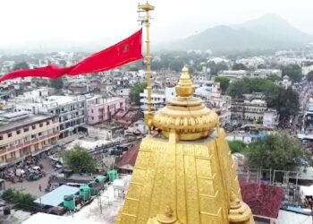 गुजराती नववर्ष का आगाज… अंबाजी मंदिर पहुंचे श्रद्धालु, एक भक्त ने भेंट किया 13 लाख का 100 ग्राम सोना