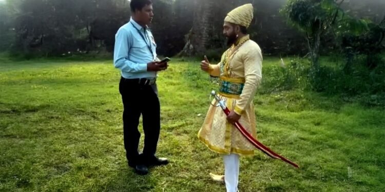 शिवाजी महाराज का वेश धारण कर वसई किले पहुंचा युवक, सुरक्षा गार्डों से की बदसलूकी, ASI ने कार्रवाई का भरोसा दिया