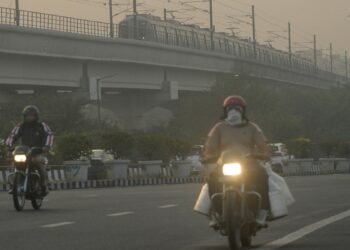 दिल्ली में लगातार दूसरे दिन हवा ‘बेहद खराब’, पराली से राहत के बावजूद AQI 400 पार