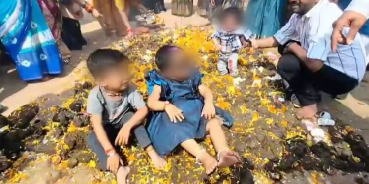 Govardhan Puja 2025: गोवर्धन पूजा के दौरान यहां बच्चों को उठाकर गोबर में फेंकने की परंपरा, डॉक्टर बोले- जानलेवा बीमारी का खतरा