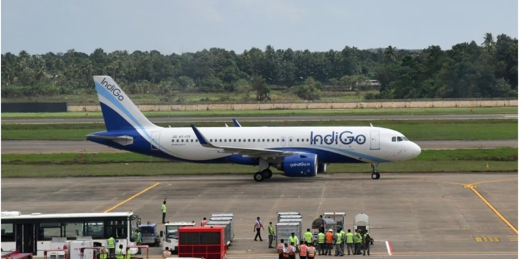 हवा में था IndiGo का विमान… टैंक से लीक होने लगा फ्यूल, वाराणसी में इमरजेंसी लैंडिंग