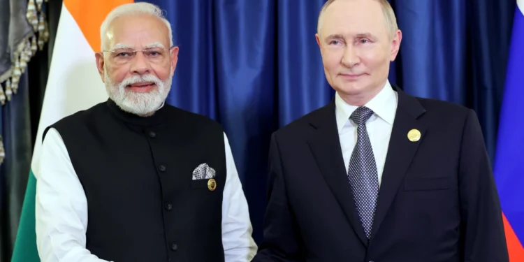 India To Cut Russian Oil Imports | अमेरिकी प्रतिबंधों के आगे झुका भारत?? रूस से तेल खरीद में होगी भारी कटौती! Reuters Report