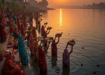 Chhath Mahaparv 2025, Surya Chalisa: कल होगा छठ महापर्व का शुभारंभ, जरूर करें सूर्य चालीसा का पाठ, सूर्य देव बरसाएंगे अपार कृपा