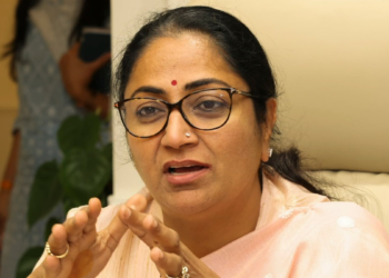 दिल्ली में छठ पर्व पर रहेगा सरकारी छुट्टी, CM रेखा गुप्ता ने किया ऐलान; रेलवे ने शुरू की खास पहल