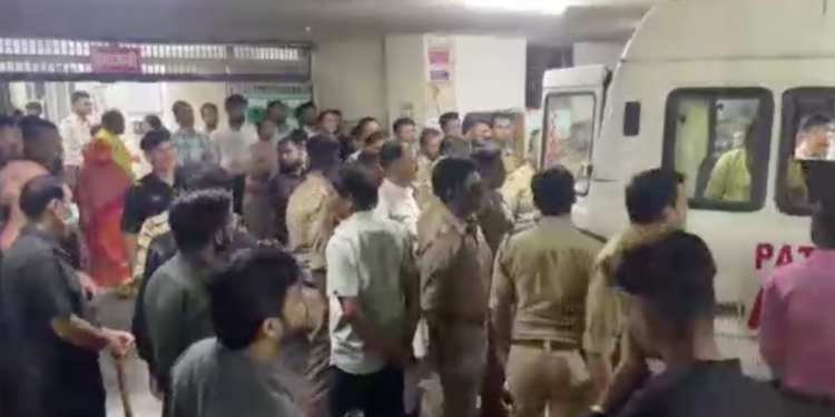 आगरा में हादसा: तेज रफ्तार कार ने घर के बाहर बैठे लोगों को रौंदा, 5 की मौत और 2 घायल
