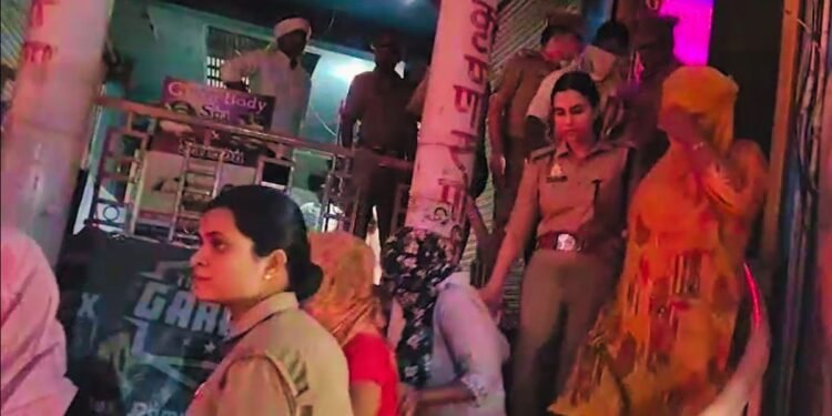 पांच युवक, 6 युवतियां और आपत्तिजनक सामान… मथुरा के स्पा सेंटर पर छापा पड़ा तो मच गई अफरा-तफरी
