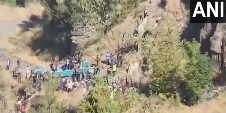 नेपाल में जीप के खाई में गिरने से आठ लोगों की मौत, 10 घायल