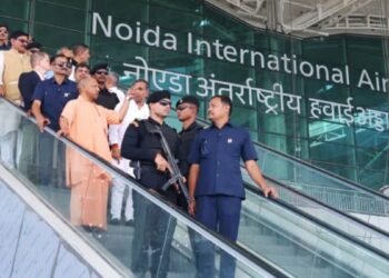 सीएम योगी ने नोएडा एयरपोर्ट का किया निरीक्षण, उद्घाटन समारोह स्थल का लिया जायजा