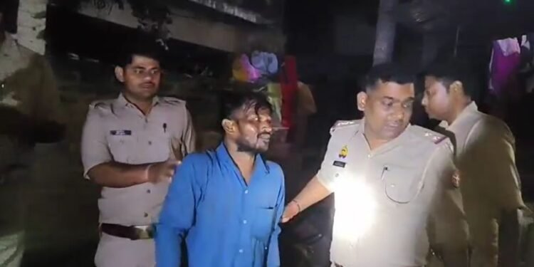 पत्नी ने पीटा तो गुस्से में कुएं में कूद गया युवक… दो घंटे अंदर बैठा रहा, फिर पुलिस ने किया रेस्क्यू
