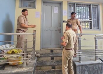 दुबई में बैठे गैंगस्टर शारिक साठा पर एक्शन… संभल हिंसा मामले में घर पर कुर्की का नोटिस किया चस्पा