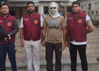 कार से निकालकर बुजुर्ग की पिटाई करने वाला गिरफ्तार, दिल्ली पुलिस ने आनंद विहार बस स्टैंड से दबोचा