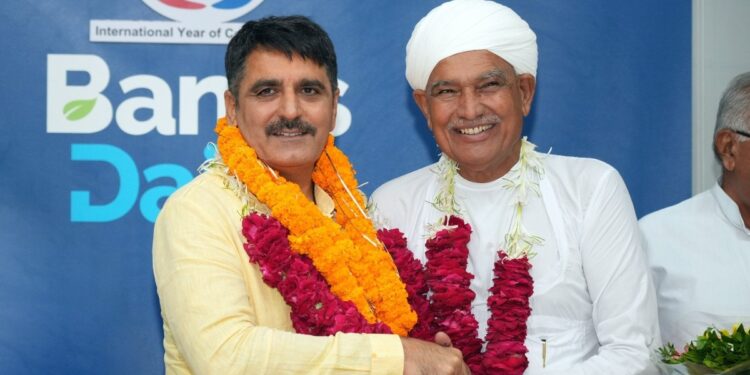 गुजरात: एशिया की सबसे बड़ी डेयरी के चेयरमैन पद पर शंकर चौधरी का दबदबा कायम, तीसरी बार निर्विरोध चुने गए