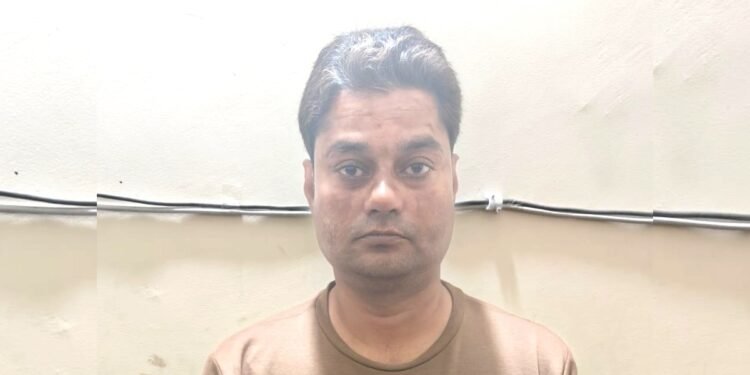 इंदौर किन्नर विवाद: 10 हजार का इनामी राजा हाशमी नरसिंहपुर से दबोचा, फिनाइल पिलाने का है मामला