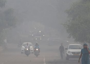 दिल्ली की हवा ‘बहुत खराब’ श्रेणी में, आनंद विहार सबसे प्रदूषित, AQI 395 पहुंचा