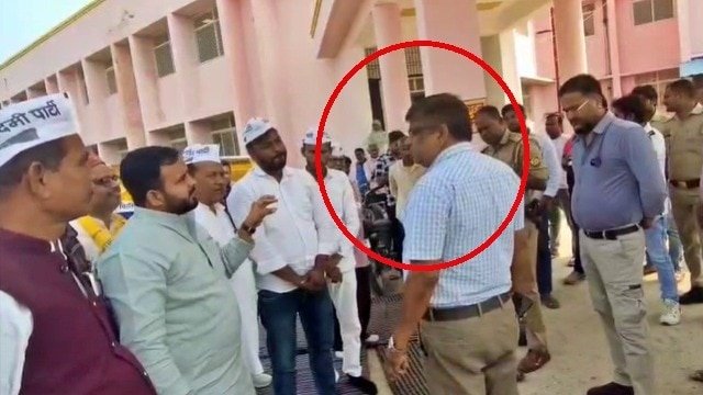 ‘योगी की अर्थी निकालो’ बोलने वाले सुल्तानपुर के प्रभारी CMS सस्पेंड, FIR भी दर्ज, अयोध्या कार्यालय से किए गए अटैच