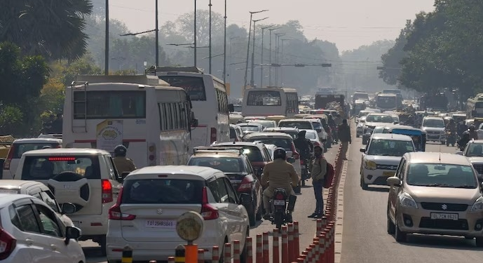 दिल्ली में फिर सांसों का ‘आफतकाल’… 1 नवंबर से इन गाड़ियों को नहीं मिलेगी एंट्री
