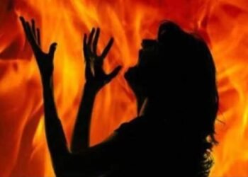 ठाणे: गर्लफ्रेंड से हुआ झगड़ा, बॉयफ्रेंड ने घर में घुसकर लड़की को दिया आग के हवाले