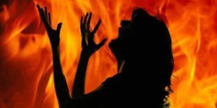 ठाणे: गर्लफ्रेंड से हुआ झगड़ा, बॉयफ्रेंड ने घर में घुसकर लड़की को दिया आग के हवाले